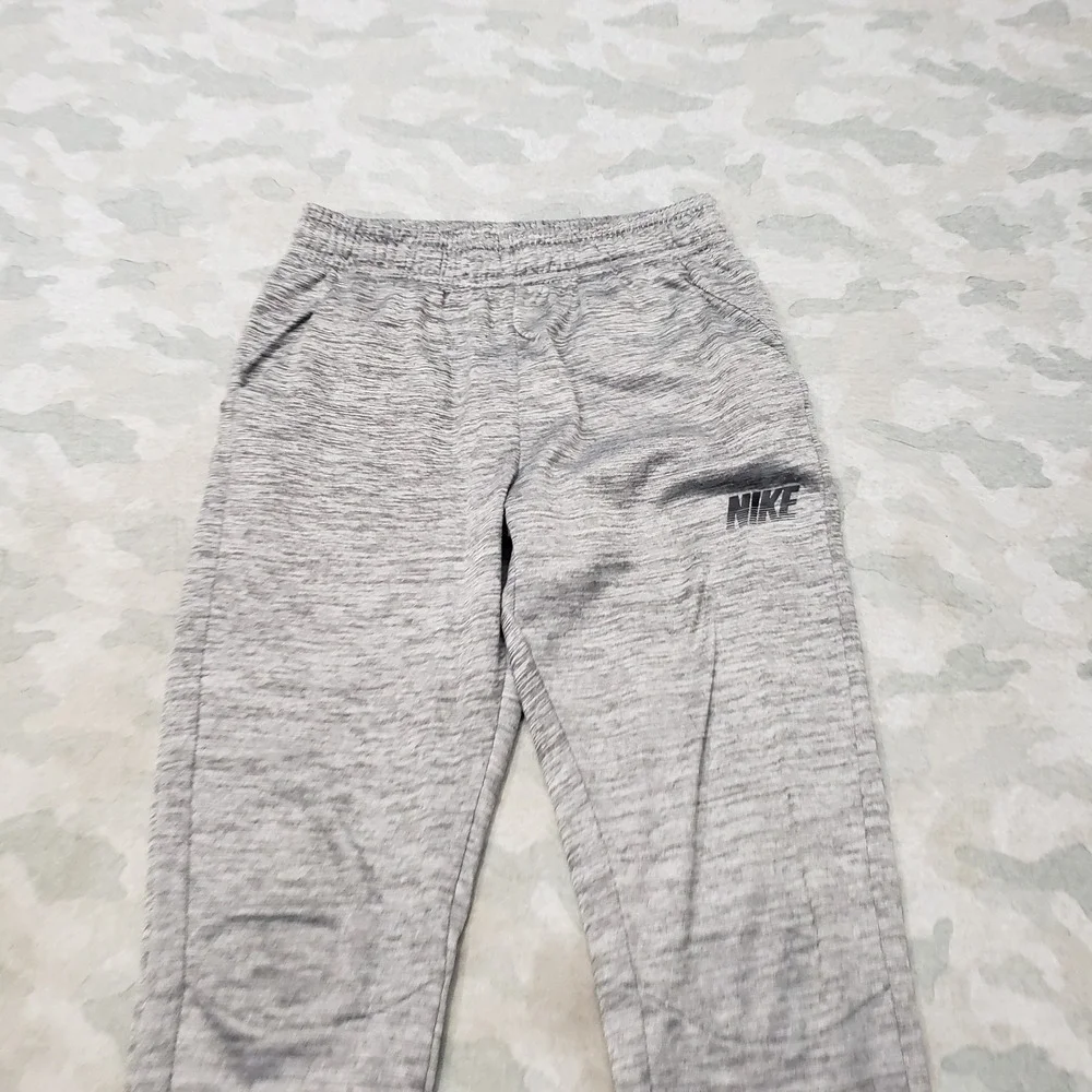 Nike Pants Youth XL Gray Dri-Fit Pockets Drawstring Gym Running Outdoors Fleece‎